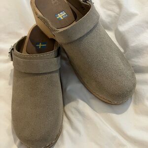 Swedish Suede Clog Mule in Taupe by (?Anthropologie?) Excellent condition 39/9